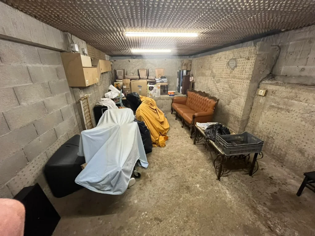 Cave encombrée avant débarras