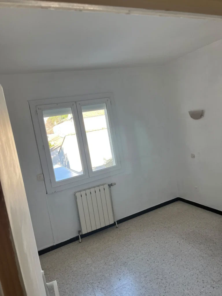 Chambre vidée après un débarras d'appartement