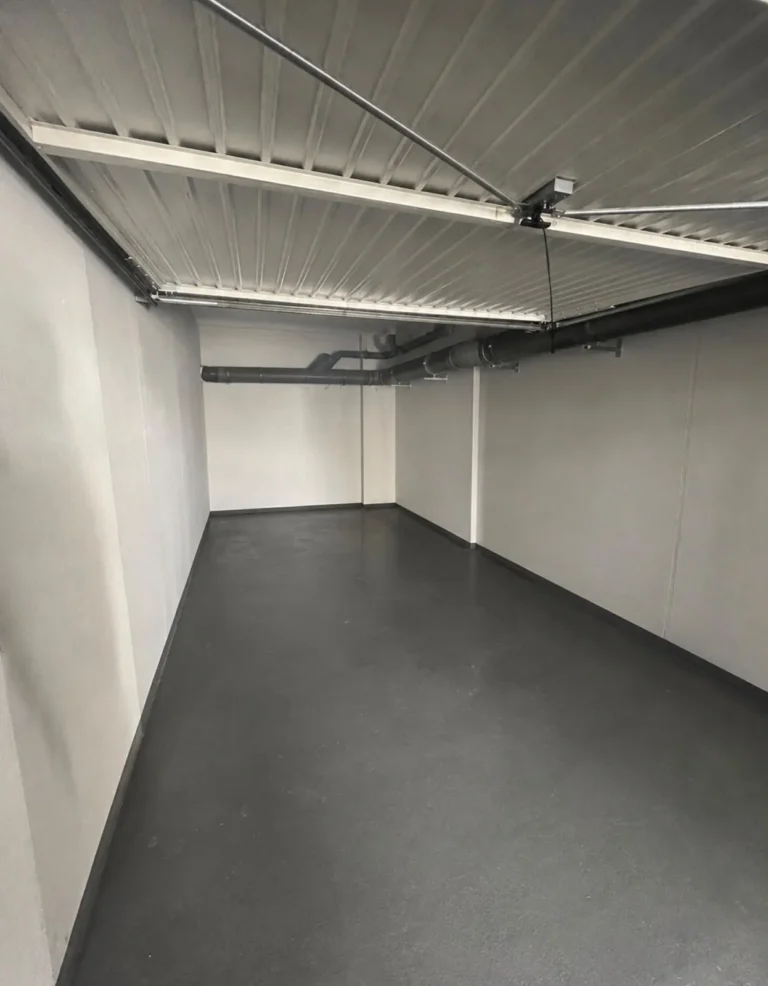 Garage entièrement vidé et balayé après débarras