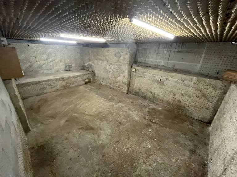 Cave vidée et balayée après le débarras, aux Hauts de Massane à Montpellier