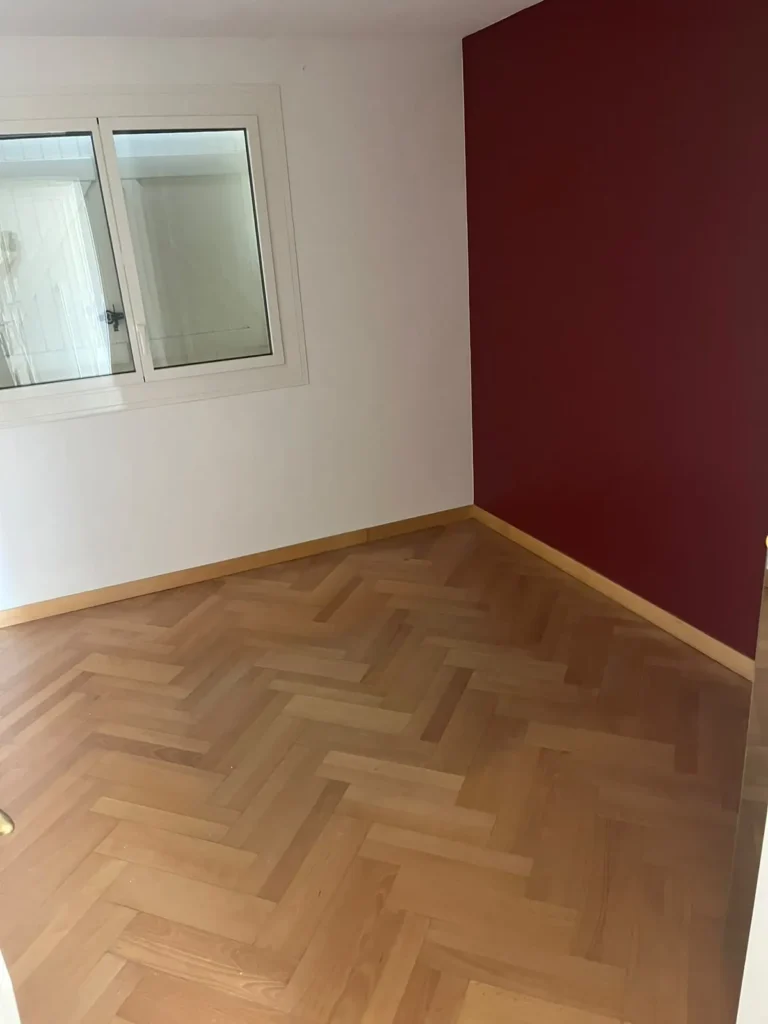 La même chambre vidée après le débarras, à Lattes