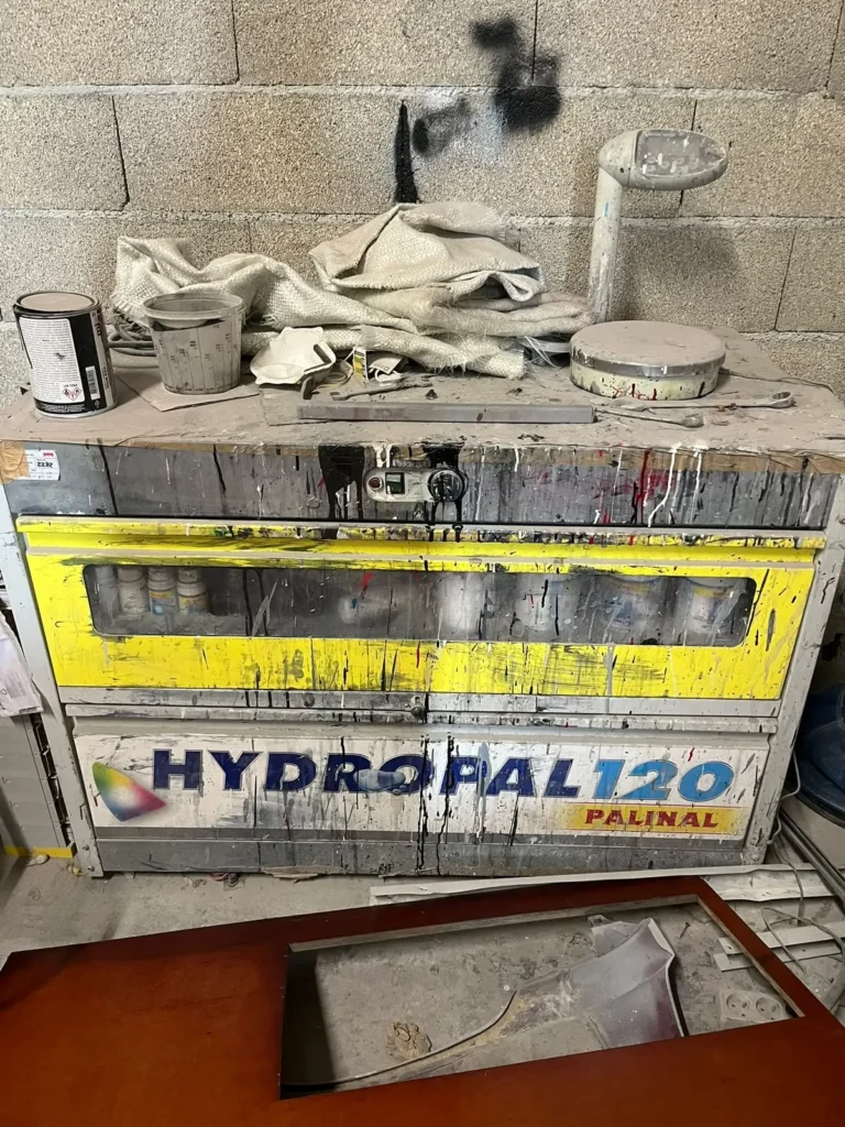 Fontaine de dégraissage à évacuer lors du débarras d'une carrosserie à Pézenas