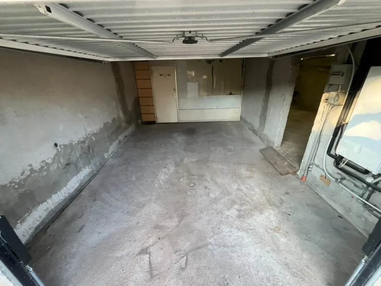 Garage entièrement vidé après le débarras, aux Hauts de Massane à Montpellier