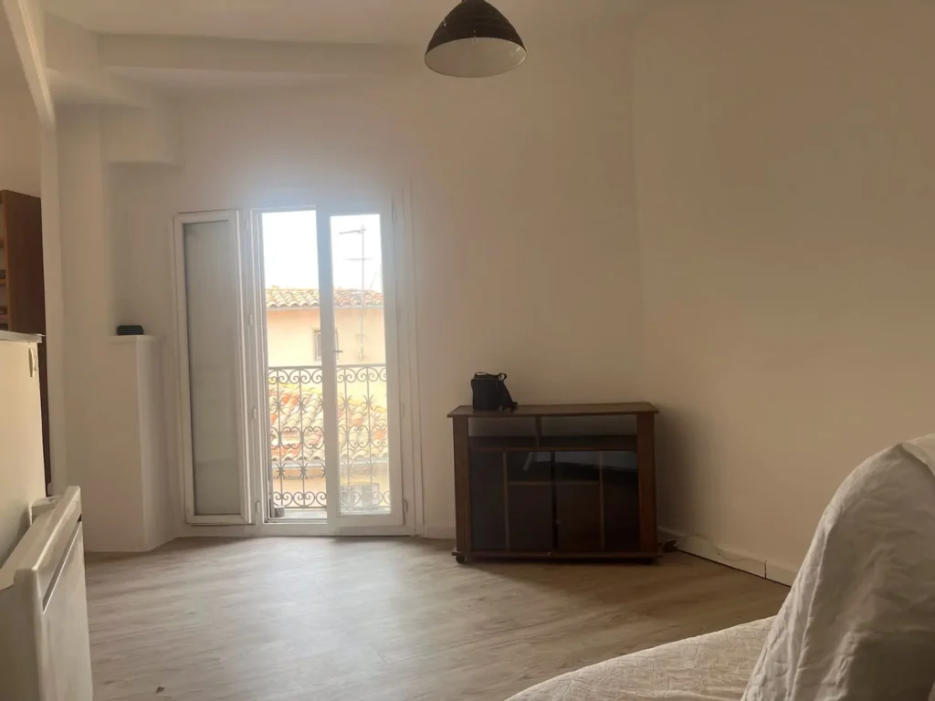 Séjour d'un appartement du centre-ville de Montpellier avant son débarras